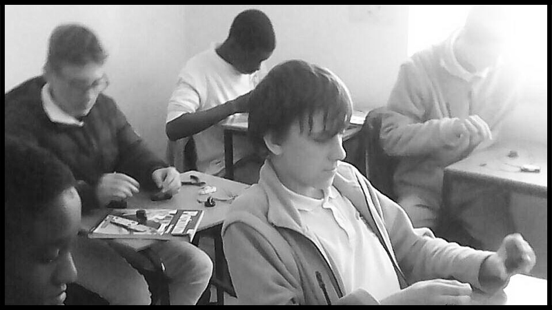Abeille Ruche School learning more in Technology