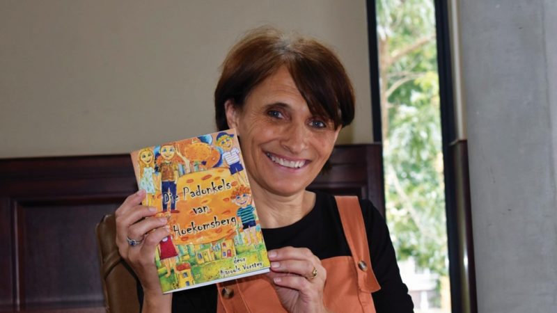 Hoërskool Nelspruit onderwyseres  skryf ‘n boek